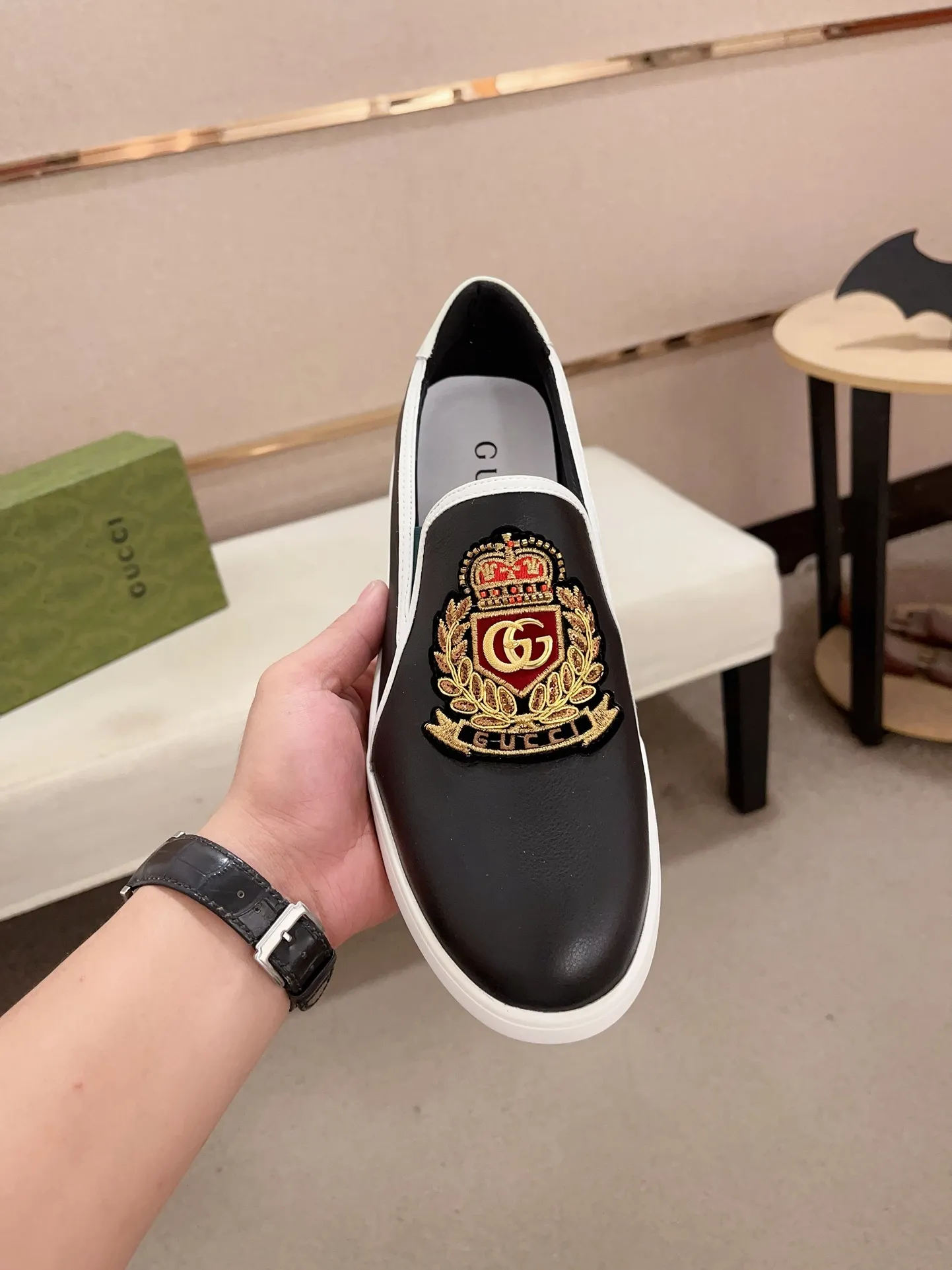 Men's clothing and shoes💰:440💰 (GUCCI) The latest model from the official website 🎁🎁Casual and fashionable men's shoes👟, hot style 💥The version is simple and elegant, exclusive for trendy men. Unique official website latest brand elements 👑Gucci original decoration, fashionable and generous, the fabric is original cowhide ✅sheepskin lining, the official website specifies wear-resistant casual outsole, the classic model is taken in kind at the counter🎬38-44 (45 is not returned or exchanged)